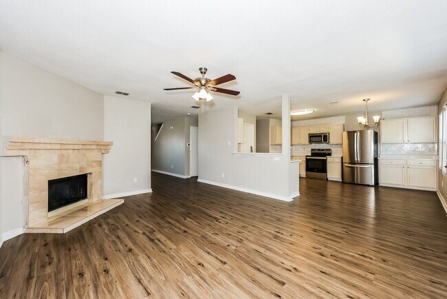 Foto del edificio - 8764 Stonebriar Ln