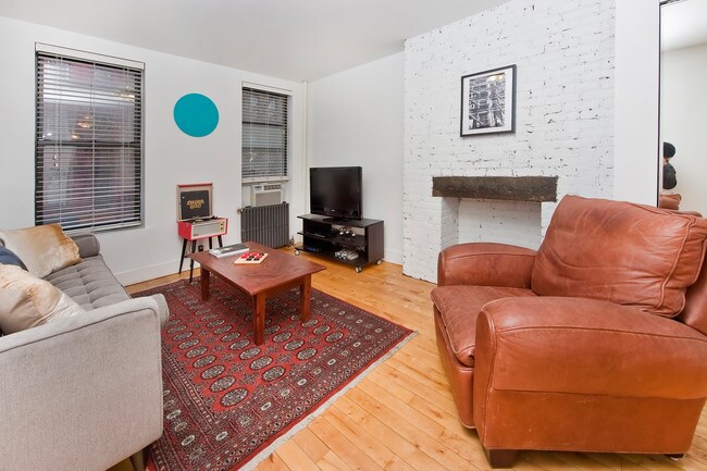 Foto del edificio - 218 E 5th St
