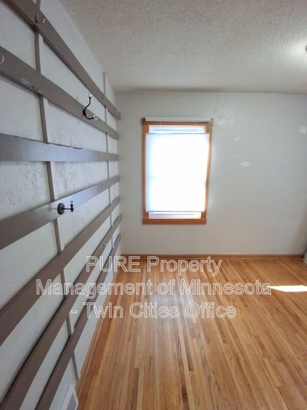 Building Photo - 731 Utah Ave S