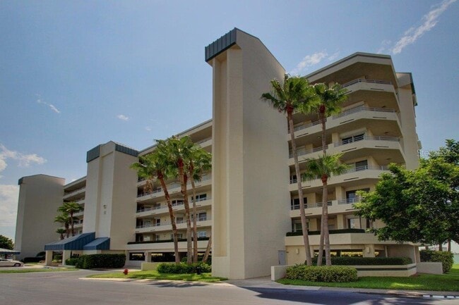 Building Photo - 7922 Sailboat Key Blvd S