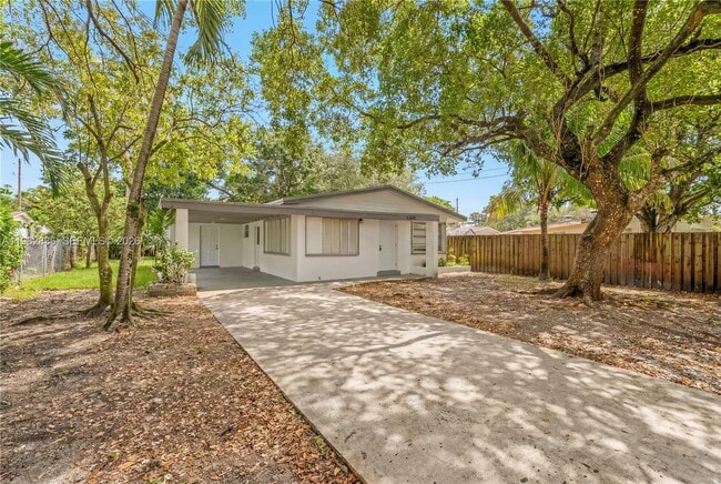 Foto del edificio - 1709 N 59th Terrace