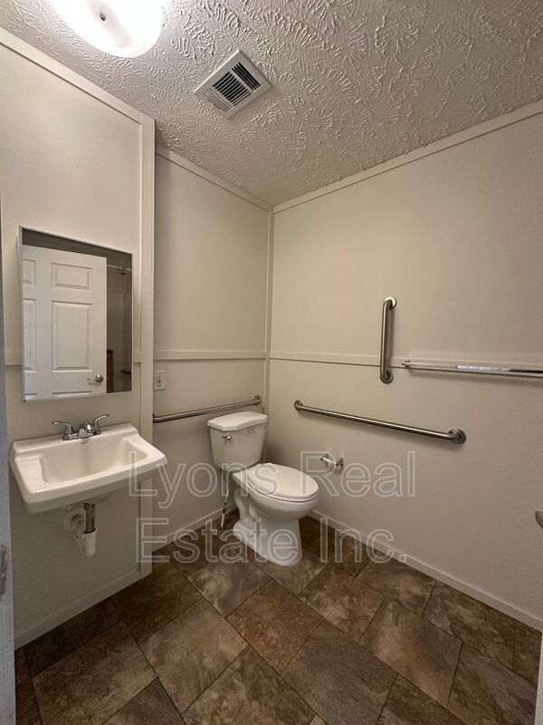 Building Photo - 8086 Heck Dr