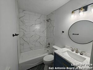 Foto del edificio - 5930 Whispering Lake St
