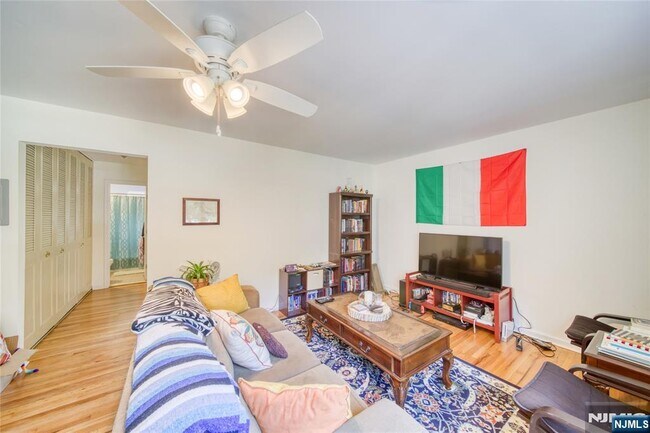 Foto del edificio - 132 Regency Park