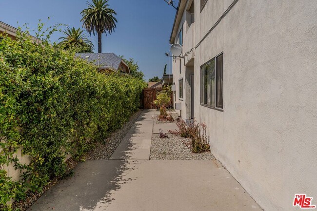 Foto del edificio - 2210 S Sycamore Ave