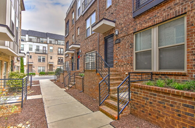 Building Photo - Luxury 3-Bed, 3.5-Bath Townhouse in Prime ...