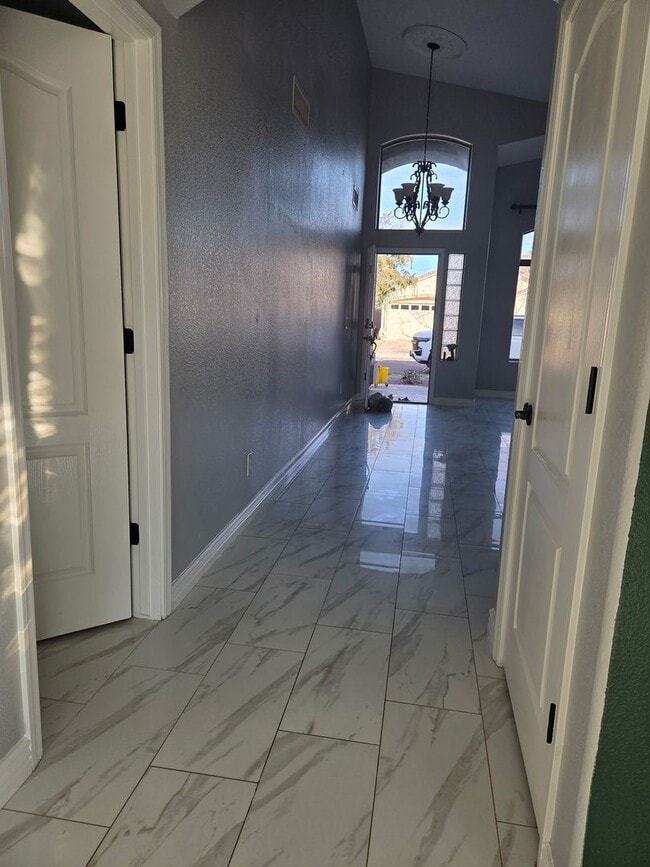 Building Photo - 2 STORY REMODELED HOME FREE RENT ON APPROVED CREDIT