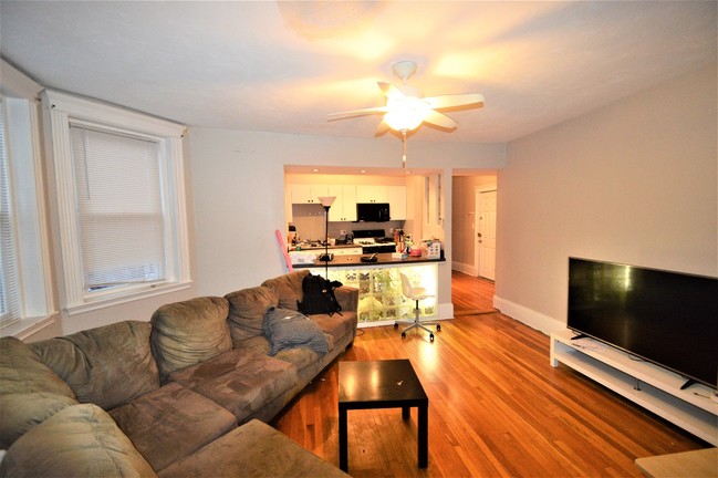 Foto del edificio - 83 Glenville Ave