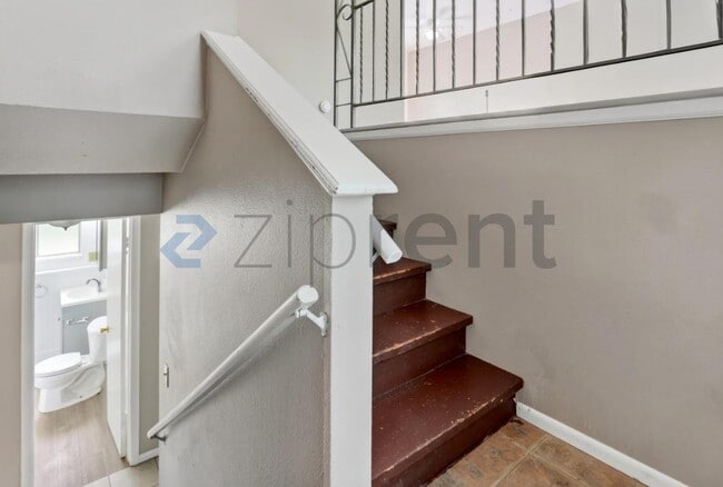 Building Photo - Unit