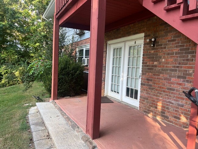 Building Photo - 8 Vine Ln