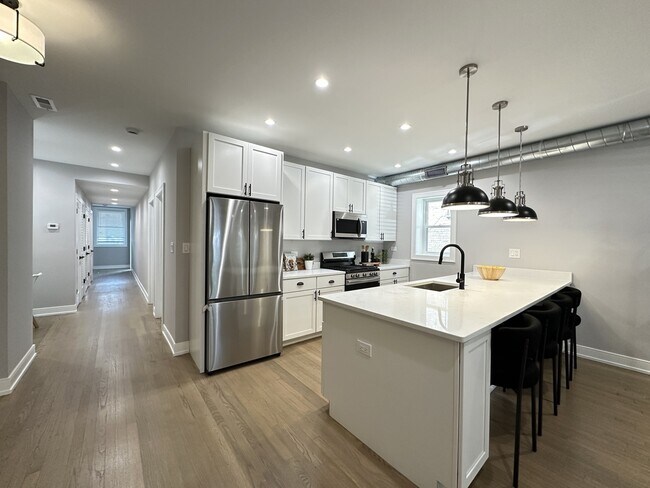 Foto del edificio - 2641 W Carmen Ave