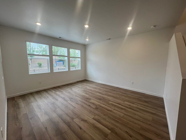 Building Photo - Brand New 3 BR / 2.5 BA Luxury Townhome in Eagle – Skyview Community