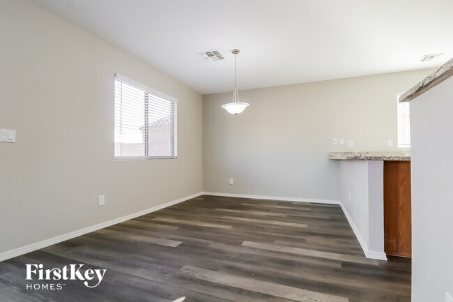 Foto del edificio - 23704 W Huntington Dr