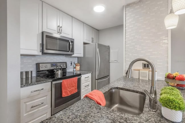 Building Photo - 1400 Gandy Blvd N