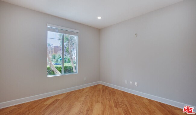 Building Photo - 5557 W 6th St