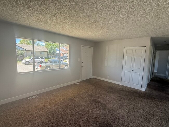 Building Photo - Large Brick Ranch with Huge yard