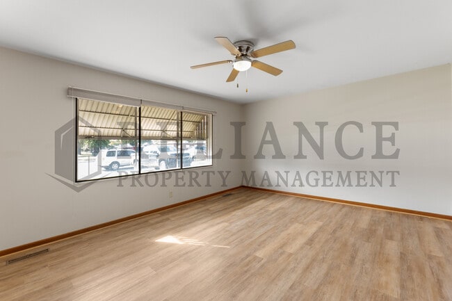 Foto del edificio - 2532 N Amidon Ave