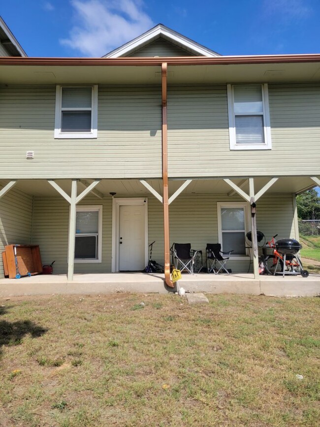 Building Photo - Double gable craftsman home with walkout b...