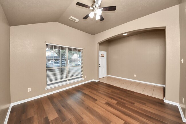 Foto del edificio - 6642 High Stone Ln