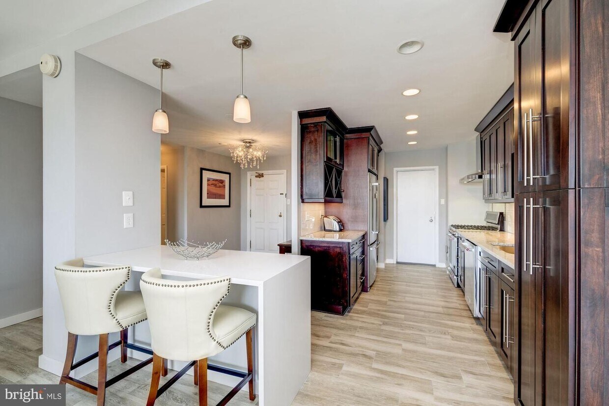 Foto principal - 2700 Virginia Ave NW