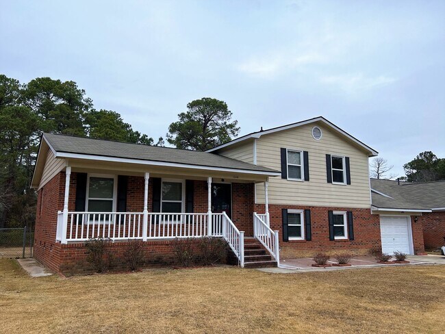 Building Photo - Two Master Bedrooms, Two Living Rooms, Nea...