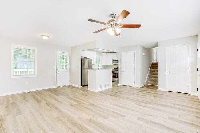 Building Photo - 106 Brookside Ct
