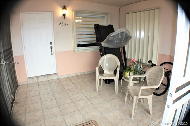 Foto del edificio - 3325 SW 23rd Terrace