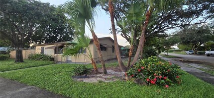 Building Photo - 502 N 70th Way