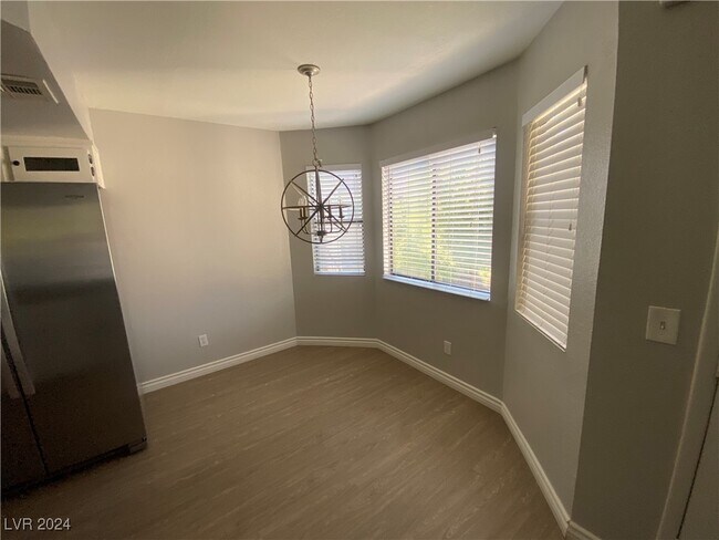 Building Photo - 717 Rock Springs Dr