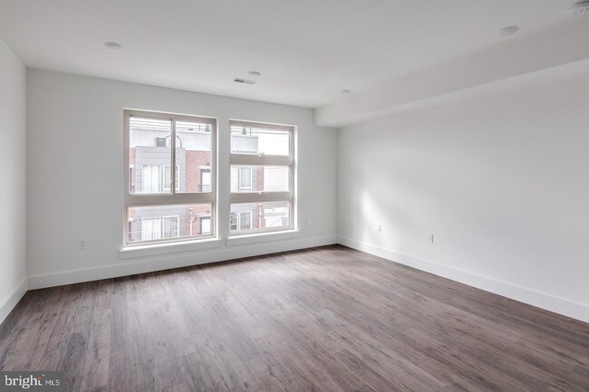 Building Photo - 1155 S 15th St