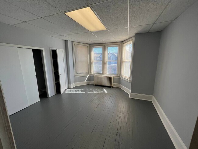 Building Photo - 822 S 58th St