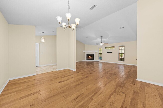 Building Photo - Beautiful Home! Convenient Location!