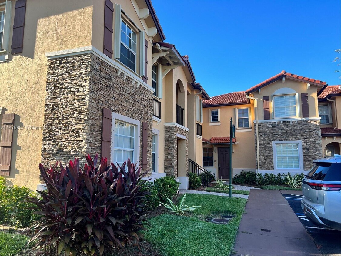 Foto principal - 3355 NE 13th Cir Dr