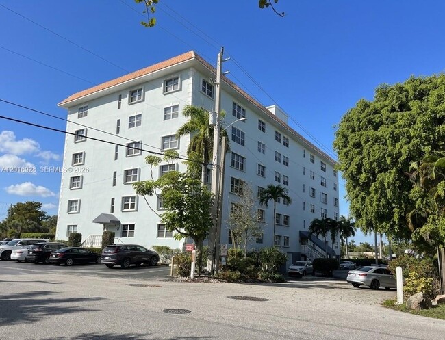 Foto del edificio - 1881 Middle River Dr