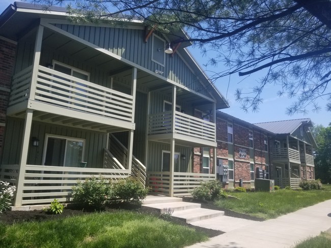 Foto del edificio - Watterson Lakeview Apartments