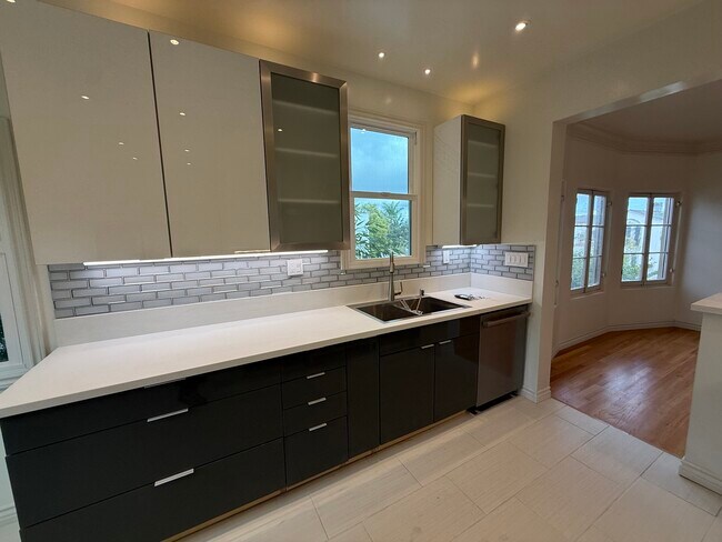 Foto del edificio - 1035 Meadowbrook Ave