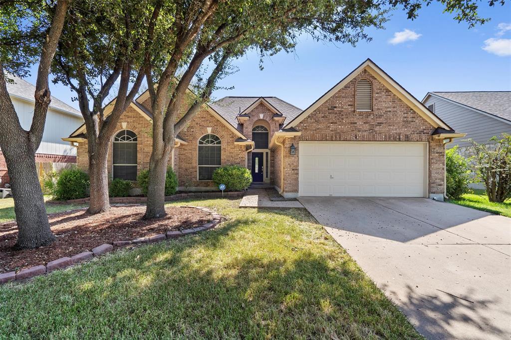 Foto principal - 17828 Park Valley Dr