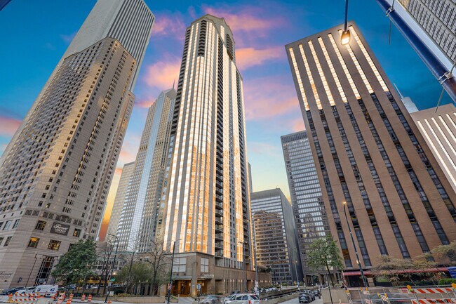 Foto del edificio - 222 N Columbus Dr