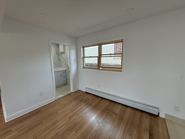Building Photo - 307 9th St