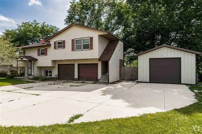 Building Photo - 1429 Valley View Dr