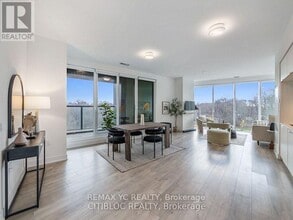 Building Photo - 585 Bloor St E