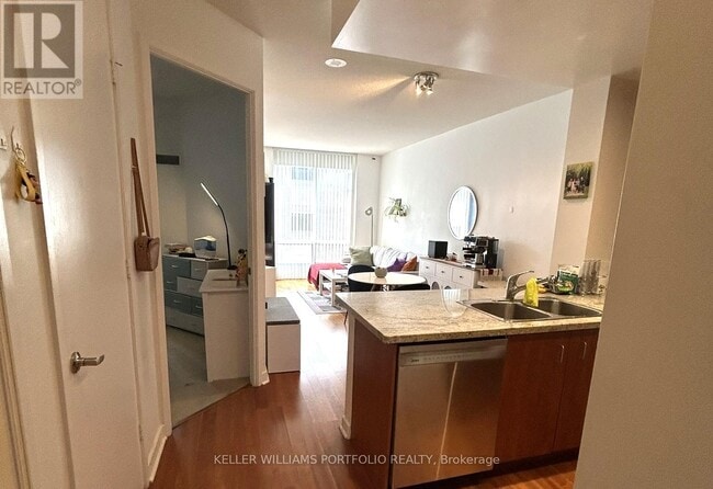 Building Photo - 85 Bloor St E