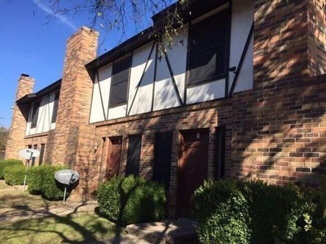 Foto del edificio - Awesome Townhome in Walking Distance the t...