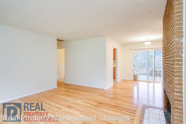 Foto del edificio - 3 br, 1.5 bath House - 426 SW Taylors Ferr...