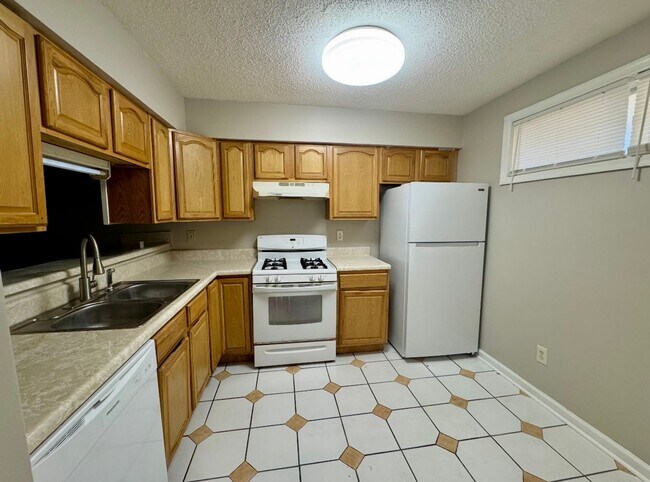 Foto del edificio - Freshly renovated 3 bedroom condo in Decatur