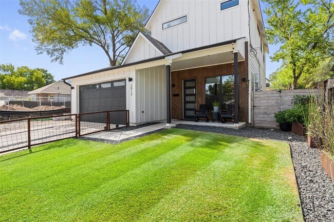 Building Photo - 2917 E 13th St