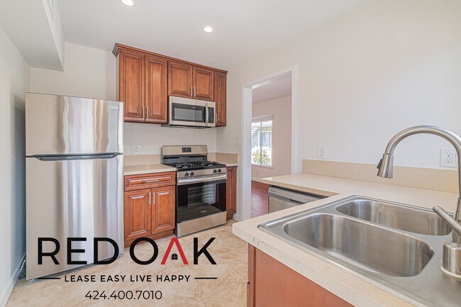 Foto del edificio - ~1 Month FREE~ Stunning Two Bedroom with C...