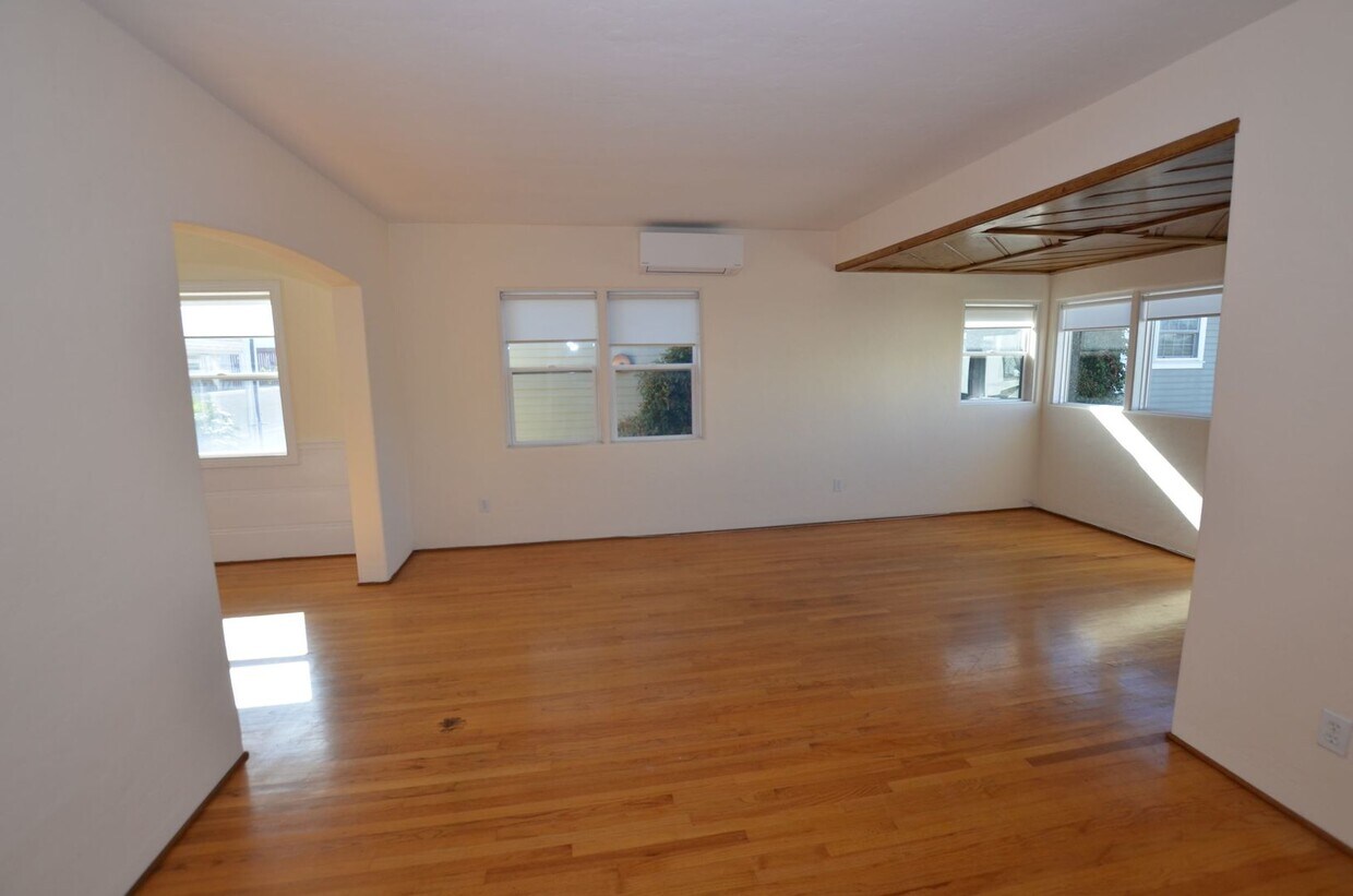 Primary Photo - 2 Bedroom/1 Bath Unfurnished Back house 2n...