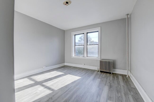 Building Photo - 901 Grand Ave