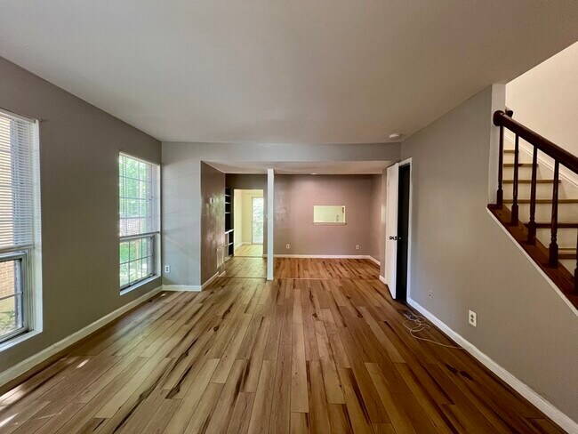 Building Photo - 9038 Pickwick Village Terrace